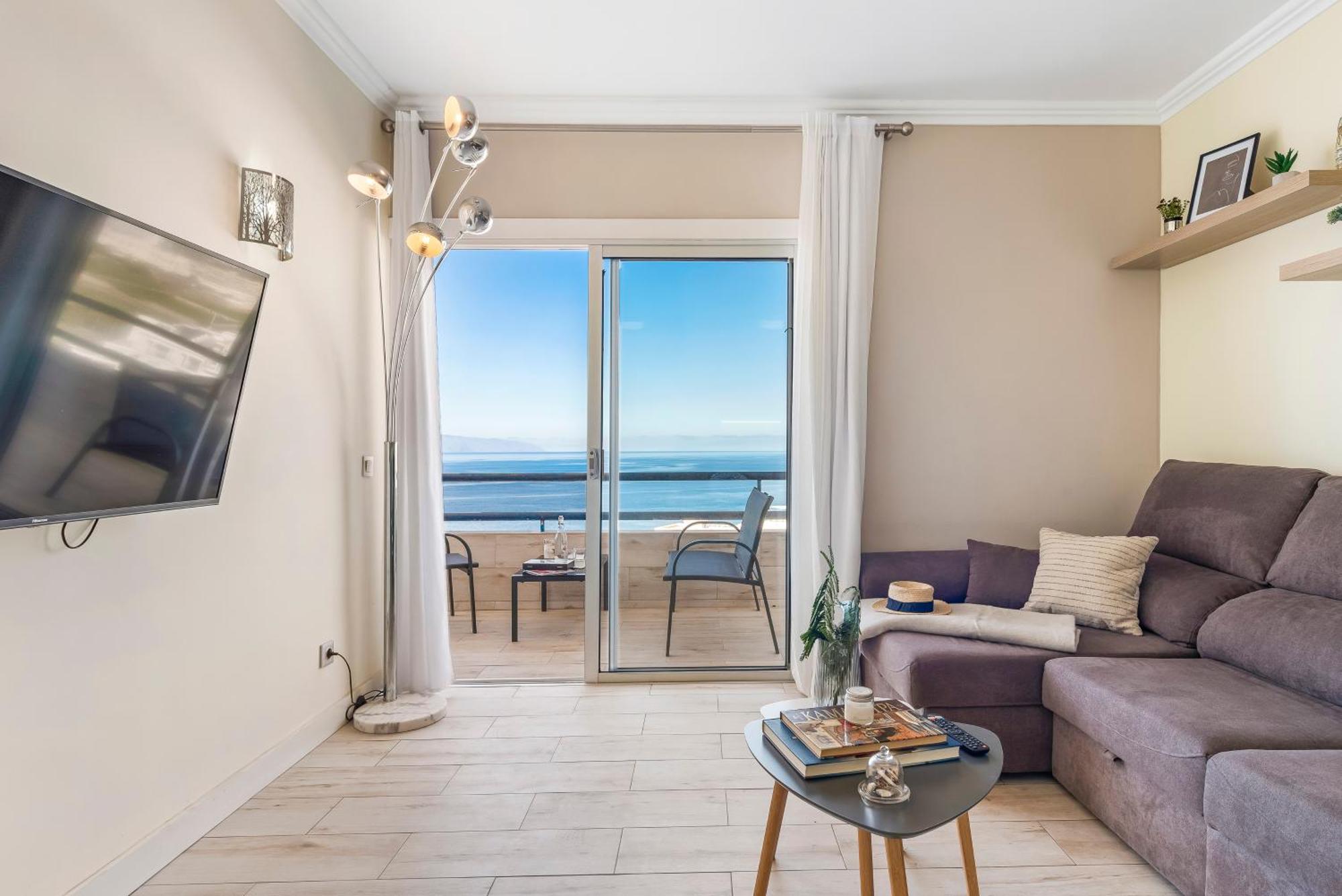 Apartment Ocean Smart Home, Hi-end Services, Media Streaming *